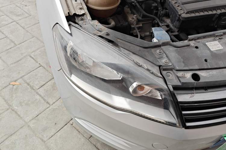 Used Volkswagen Jetta 2015 Zhuihui Edition 1.4L Manual Fashion Model Right Front Headlight
