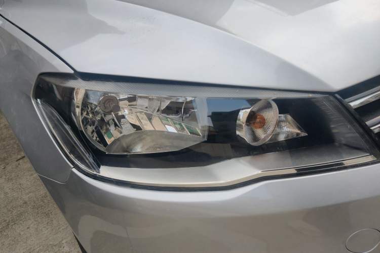 Used Volkswagen Jetta 2015 1.6L Manual Comfort Model Right Front Headlight