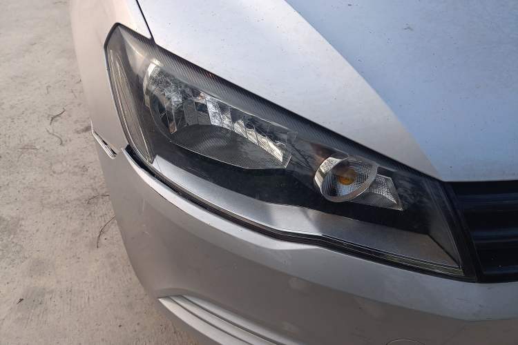Used Volkswagen Jetta 2015 Value Edition 1.6L Manual Fashionable Style Right Front Headlight