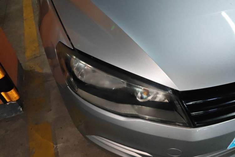 Used Volkswagen Jetta 2015 Value Edition 1.6L Automatic Fashion Version Right Front Headlight