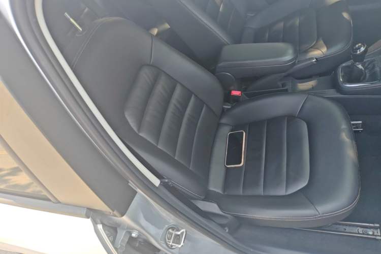 Used Volkswagen Jetta 2015 1.6L Manual Comfort Model Right Front Seat