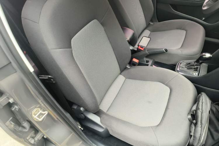 Used Volkswagen Jetta 2015 Value Edition 1.6L Automatic Fashion Version Right Front Seat