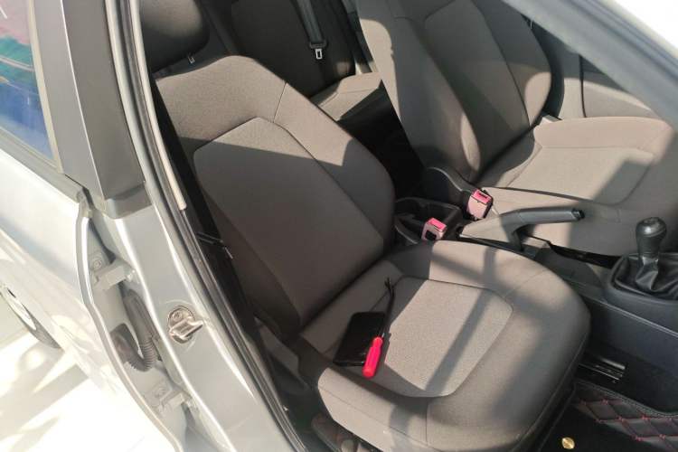 Used Volkswagen Jetta 2015 1.4L Manual Fashion Model Right Front Seat