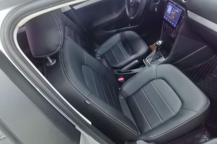 Used Volkswagen Jetta 2015 Value Edition 1.6L Automatic Comfort Version Right Front Seat