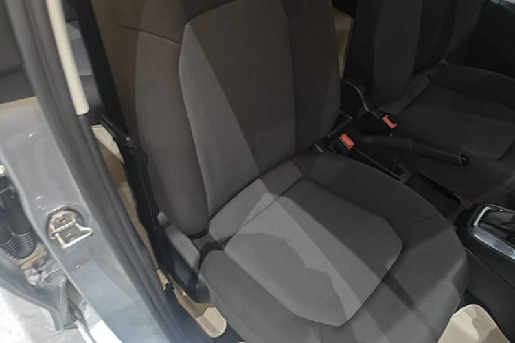 Used Volkswagen Jetta 2015 Value Edition 1.6L Automatic Fashion Version Right Front Seat