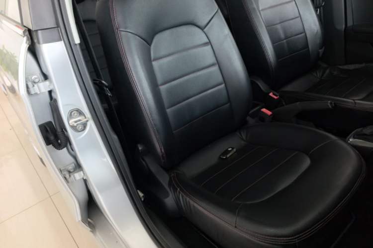 Used Volkswagen Jetta 2015 Value Edition 1.6L Automatic Fashion Version Right Front Seat