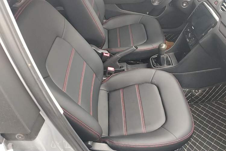 Used Volkswagen Jetta 2015 Value Edition 1.6L Manual Fashionable Style Right Front Seat