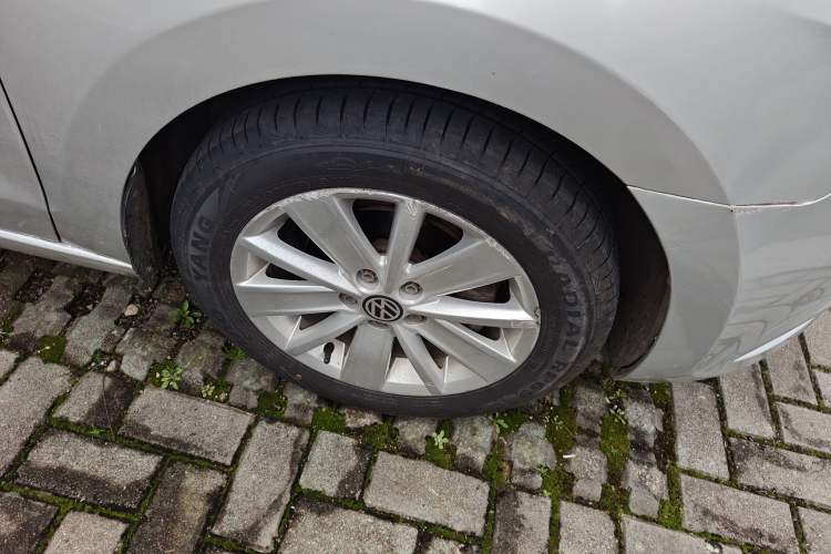 Used Volkswagen Jetta 2015 1.6L Manual Comfort Model Right Front Wheel Hub