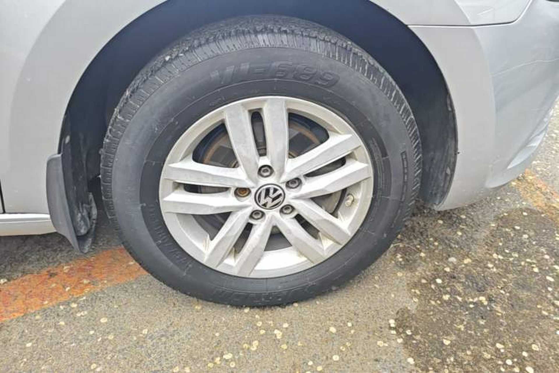 Used Volkswagen Jetta 2015 1.6L Automatic Fashion Model Right Front Wheel Hub