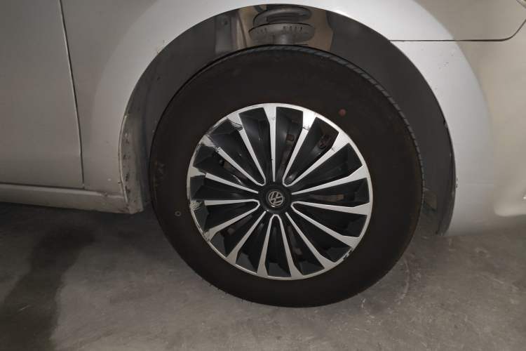 Used Volkswagen Jetta 2015 1.6L Manual Fashion Edition Right Front Wheel Hub