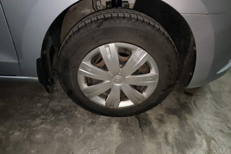 Used Volkswagen Jetta 2015 Zhuihui Edition 1.4L Manual Fashion Model Right Front Wheel Hub
