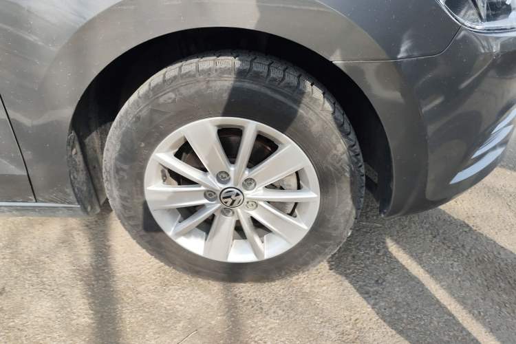 Used Volkswagen Jetta 2015 1.6L Manual Fashion Edition Right Front Wheel Hub