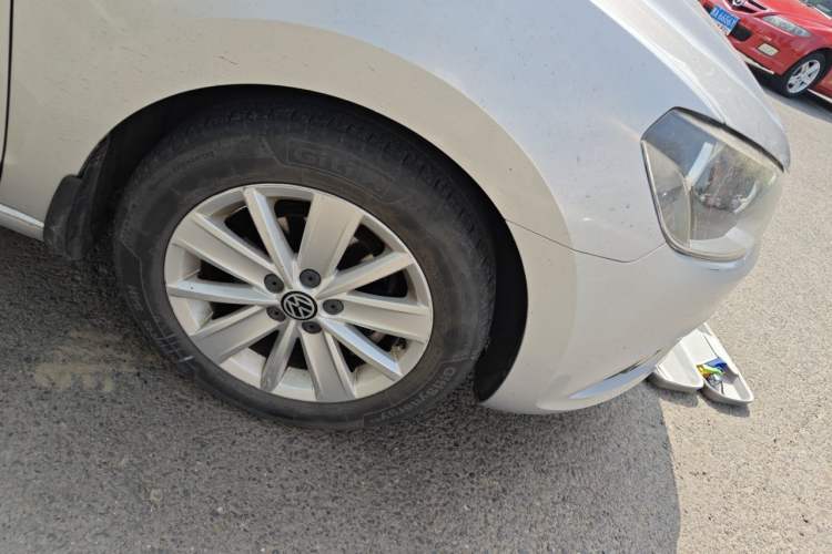 Used Volkswagen Jetta 2015 1.6L Manual Comfort Model Right Front Wheel Hub