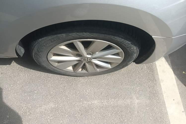 Used Volkswagen Jetta 2015 1.6L Manual Comfort Model Right Front Wheel Hub