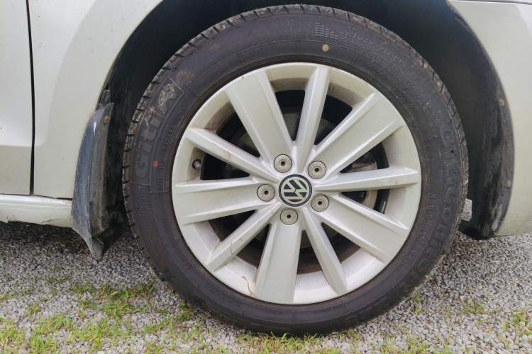 Used Volkswagen Jetta 2015 1.6L Automatic Comfort Model Right Front Wheel Hub
