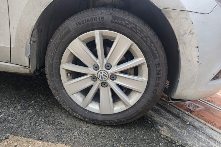 Used Volkswagen Jetta 2015 1.6L Manual Comfort Model Right Front Wheel Hub