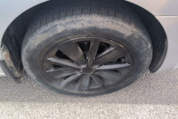 Used Volkswagen Jetta 2015 Zhuihui Edition 1.6L Manual Comfort Model Right Front Wheel Hub
