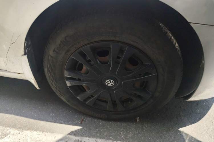 Used Volkswagen Jetta 2015 1.6L Manual Fashion Edition Right Front Wheel Hub