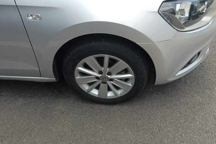Used Volkswagen Jetta 2015 1.6L Manual Comfort Model Right Front Wheel Hub