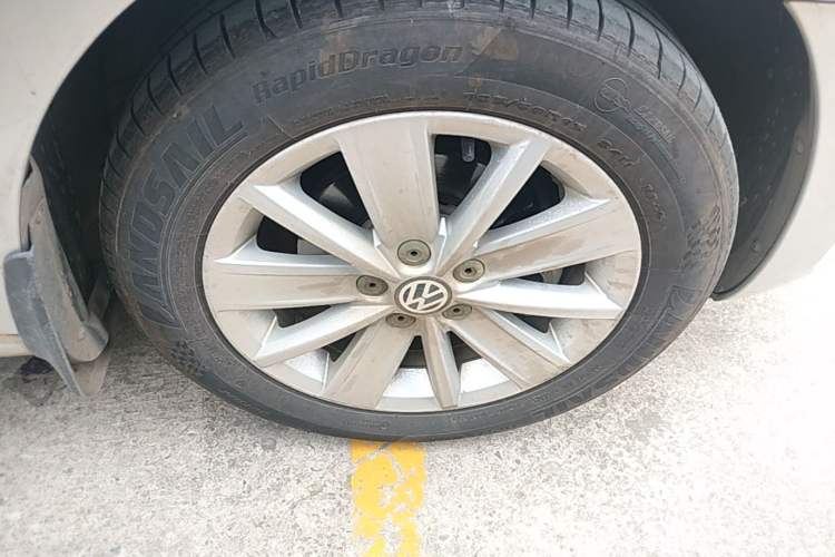 Used Volkswagen Jetta 2015 1.6L Manual Comfort Model Right Front Wheel Hub