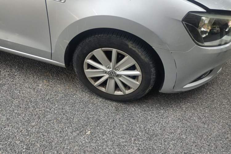 Used Volkswagen Jetta 2015 1.6L Manual Comfort Model Right Front Wheel Hub