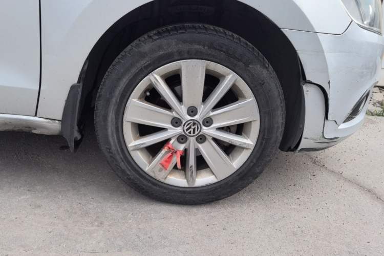 Used Volkswagen Jetta 2015 Zhuihui Edition 1.6L Manual Comfort Model Right Front Wheel Hub
