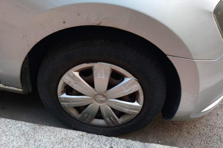 Used Volkswagen Jetta 2015 Zhuihui Edition 1.4L Manual Fashion Model Right Front Wheel Hub