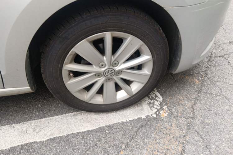Used Volkswagen Jetta 2015 1.6L Automatic Comfort Model Right Front Wheel Hub
