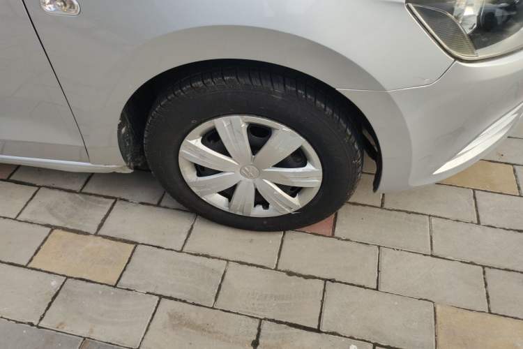 Used Volkswagen Jetta 2015 1.6L Manual Fashion Edition Right Front Wheel Hub