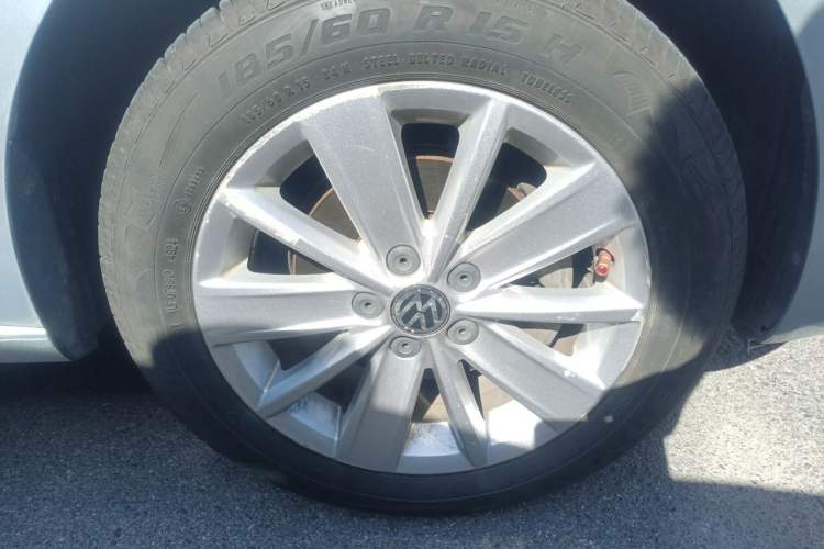 Used Volkswagen Jetta 2015 1.6L Manual Comfort Model Right Front Wheel Hub