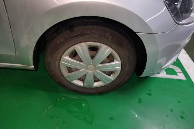 Used Volkswagen Jetta 2015 Zhuihui Edition 1.4L Manual Fashion Model Right Front Wheel Hub
