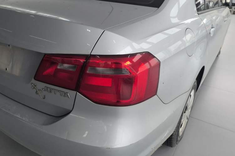 Used Volkswagen Jetta 2015 1.6L Automatic Fashion Model Right Rear Taillight