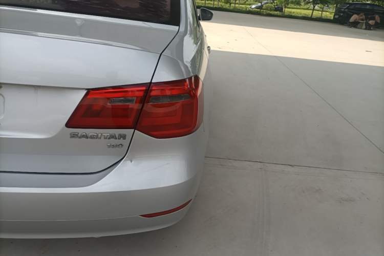 Used Volkswagen Jetta 2015 Value Edition 1.6L Manual Fashionable Style Right Rear Taillight