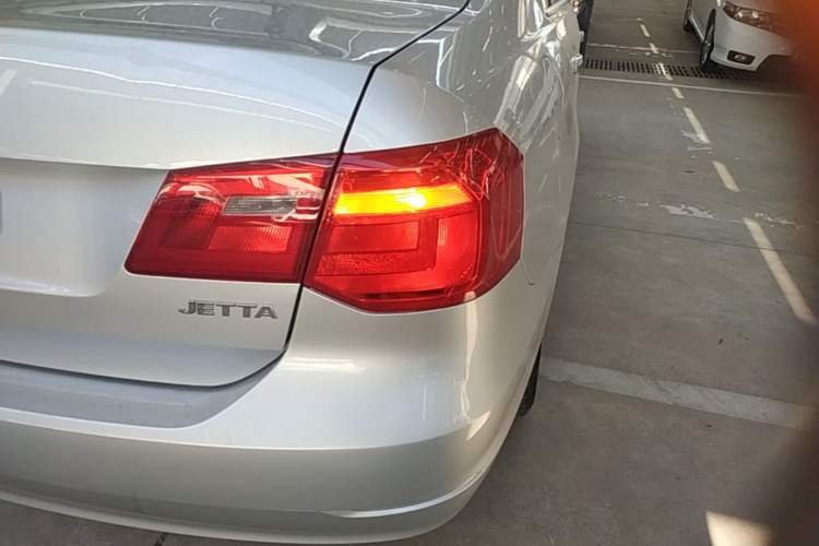 Used Volkswagen Jetta 2015 Zhuihui Edition 1.4L Manual Fashion Model Right Rear Taillight
