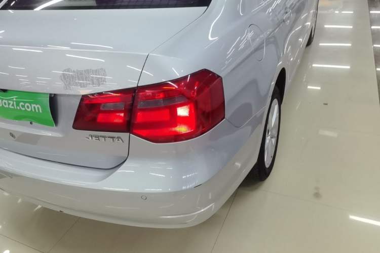 Used Volkswagen Jetta 2015 Value Edition 1.6L Automatic Comfort Version Right Rear Taillight