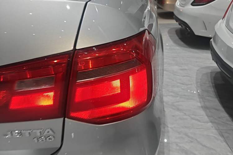 Used Volkswagen Jetta 2015 Value Edition 1.6L Automatic Fashion Version Right Rear Taillight