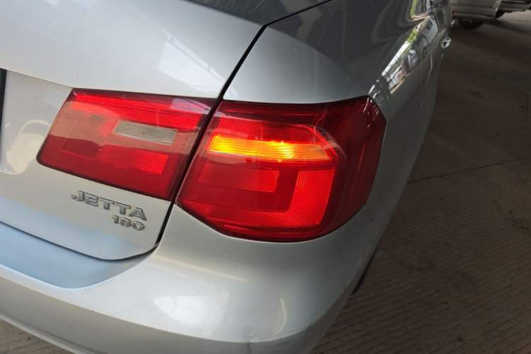 Used Volkswagen Jetta 2015 Value Edition 1.6L Automatic Fashion Version Right Rear Taillight