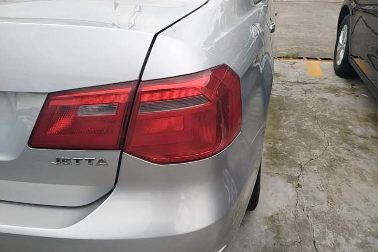 Used Volkswagen Jetta 2015 Value Edition 1.6L Manual Fashionable Style Right Rear Taillight