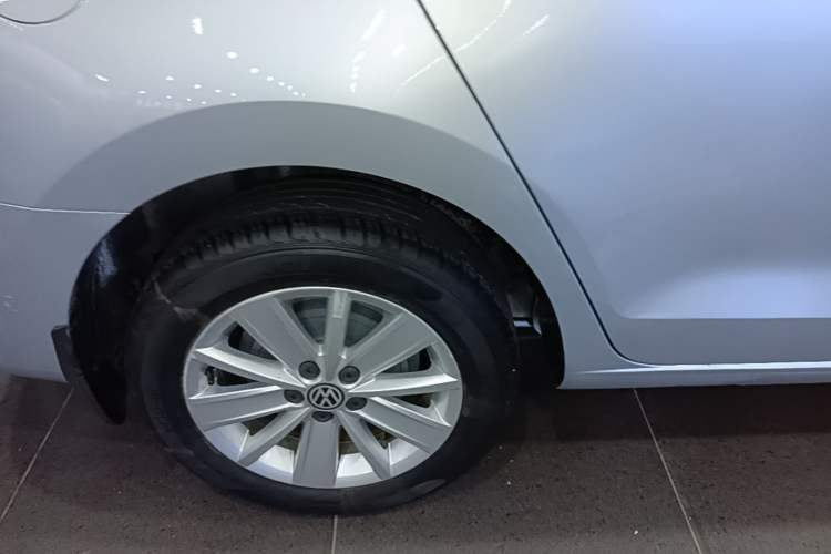 Used Volkswagen Jetta 2015 1.6L Automatic Comfort Model Right Rear Wheel Hub