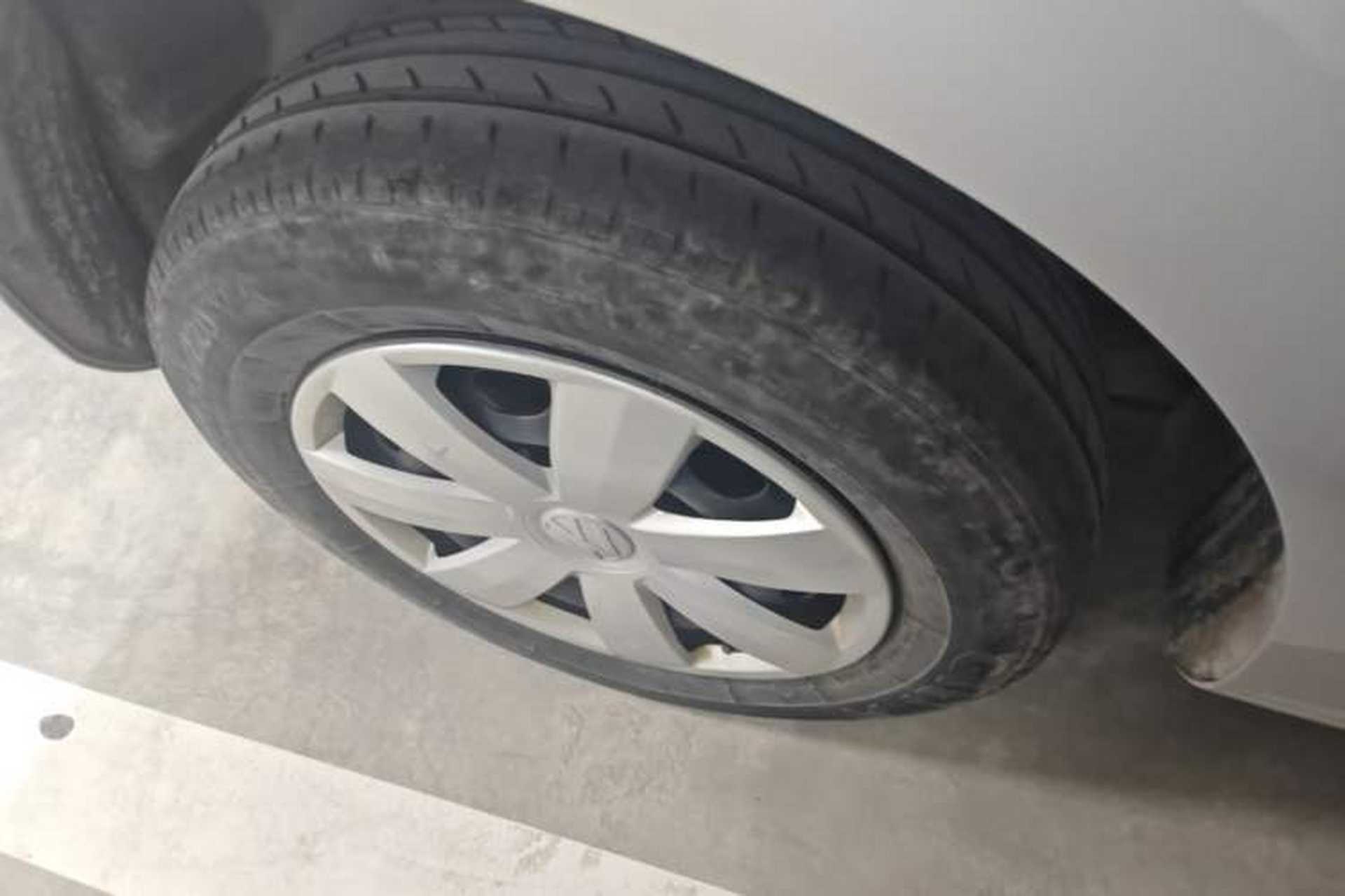 Used Volkswagen Jetta 2015 Value Edition 1.6L Manual Fashionable Style Right Rear Wheel Hub