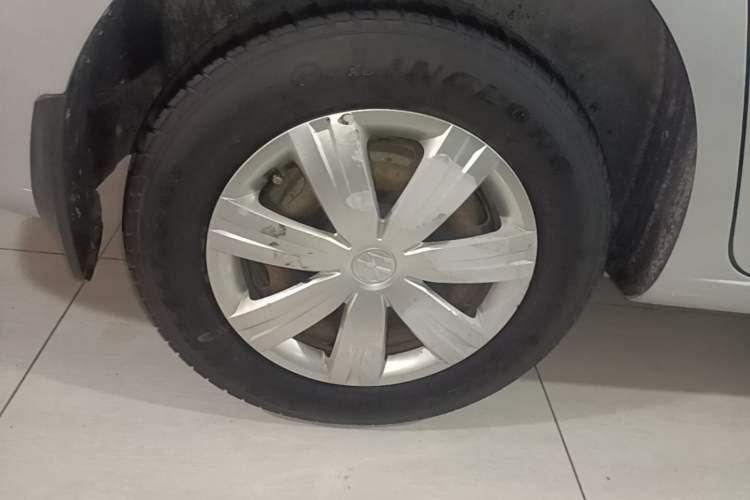 Used Volkswagen Jetta 2015 Value Edition 1.6L Manual Fashionable Style Right Rear Wheel Hub