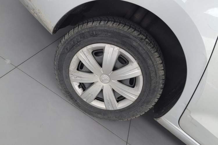 Used Volkswagen Jetta 2015 1.6L Automatic Fashion Model Right Rear Wheel Hub