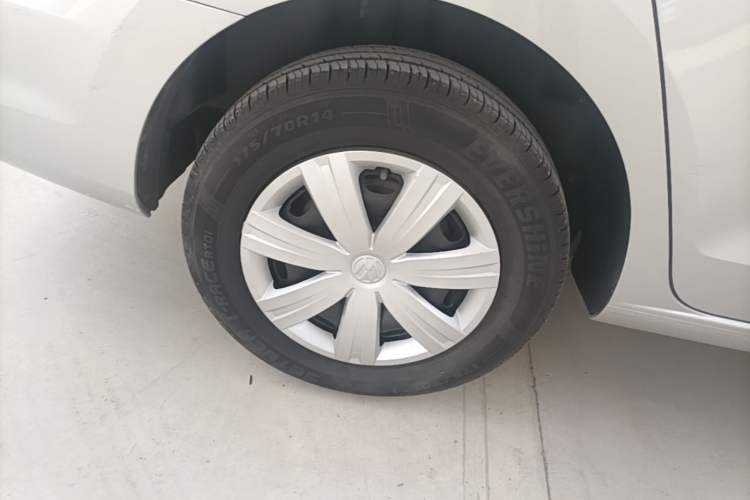 Used Volkswagen Jetta 2015 Value Edition 1.6L Manual Fashionable Style Right Rear Wheel Hub