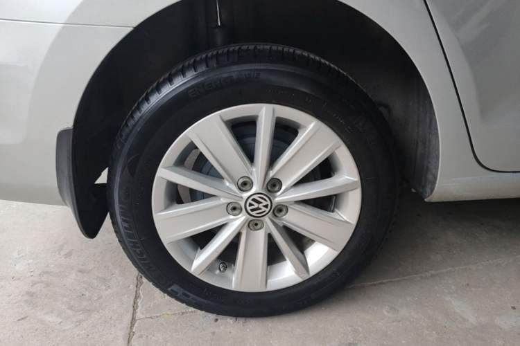 Used Volkswagen Jetta 2015 1.6L Automatic Comfort Model Right Rear Wheel Hub