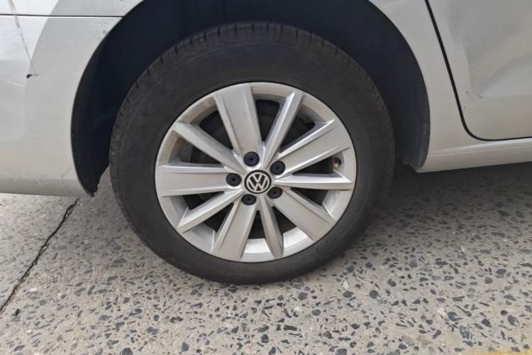 Used Volkswagen Jetta 2015 Zhuihui Edition 1.6L Manual Comfort Model Right Rear Wheel Hub