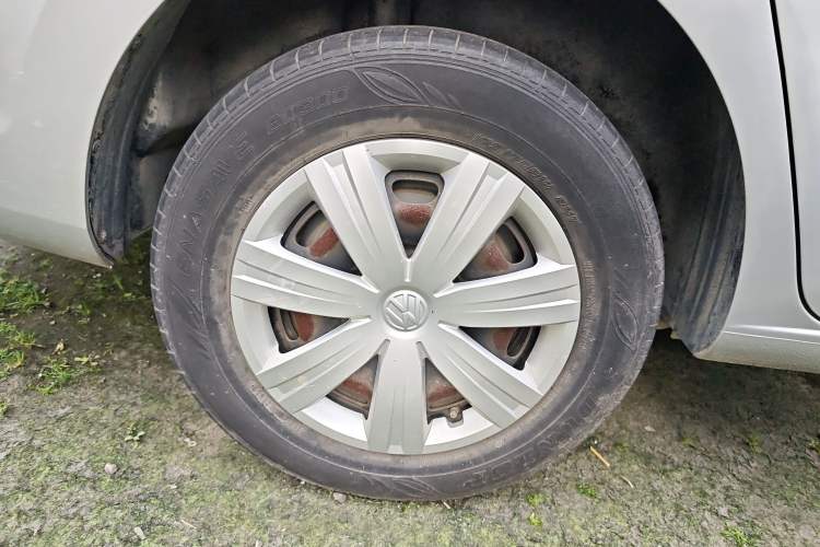 Used Volkswagen Jetta 2015 Zhuihui Edition 1.4L Manual Fashion Model Right Rear Wheel Hub