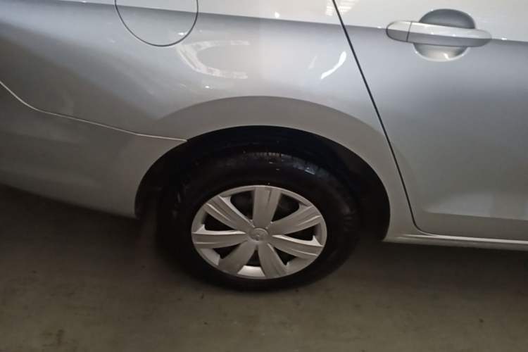 Used Volkswagen Jetta 2015 1.6L Manual Fashion Edition Right Rear Wheel Hub