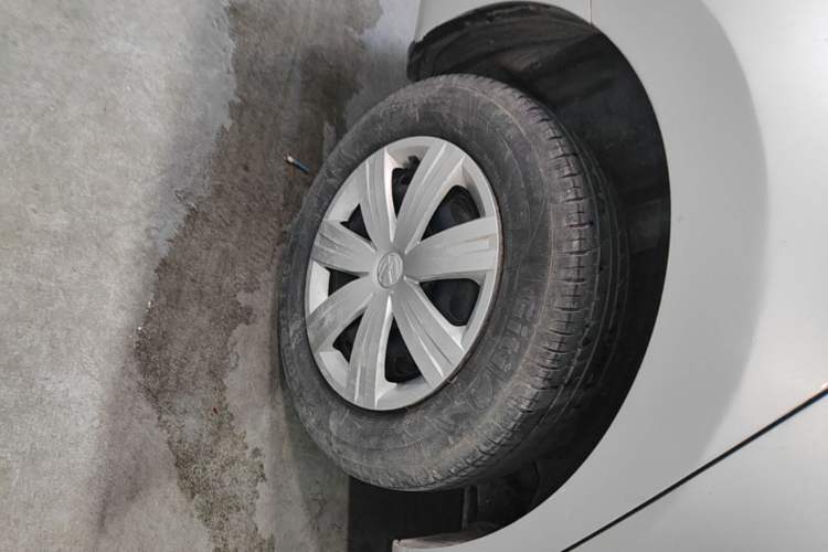 Used Volkswagen Jetta 2015 1.4L Manual Fashion Model Right Rear Wheel Hub