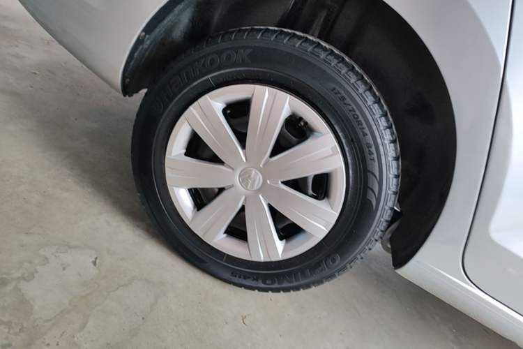 Used Volkswagen Jetta 2015 1.6L Manual Fashion Edition Right Rear Wheel Hub