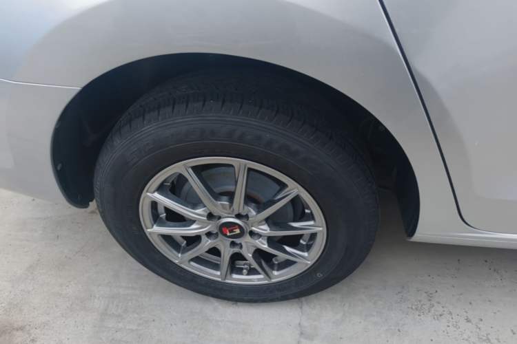Used Volkswagen Jetta 2015 Value Edition 1.6L Manual Fashionable Style Right Rear Wheel Hub